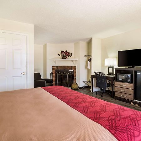 Econo Lodge Glade Springs I-81 Bagian luar foto