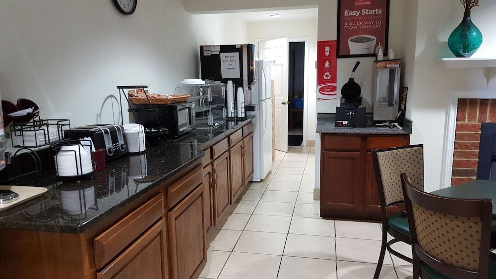 Econo Lodge Glade Springs I-81 Bagian luar foto