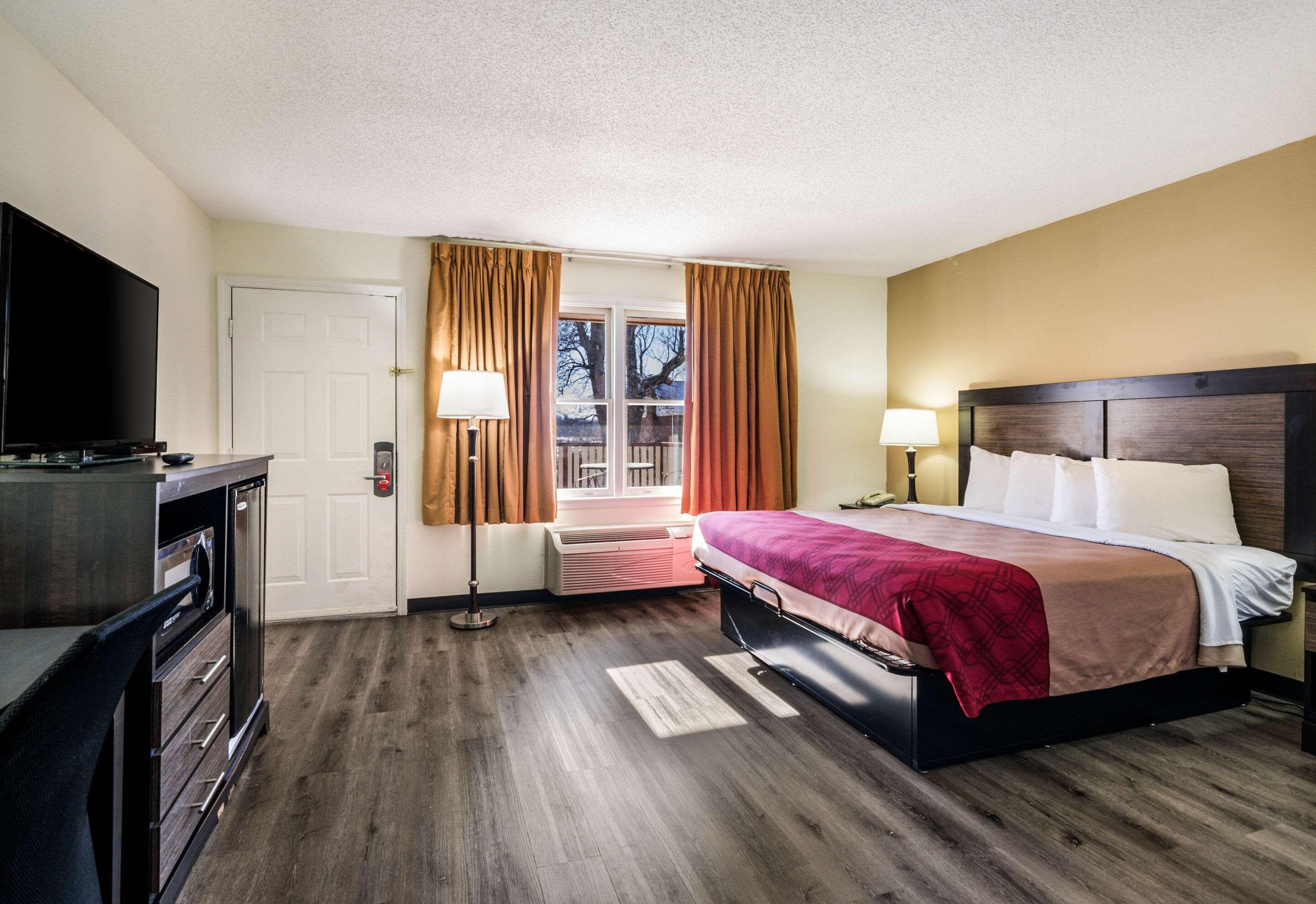 Econo Lodge Glade Springs I-81 Bagian luar foto