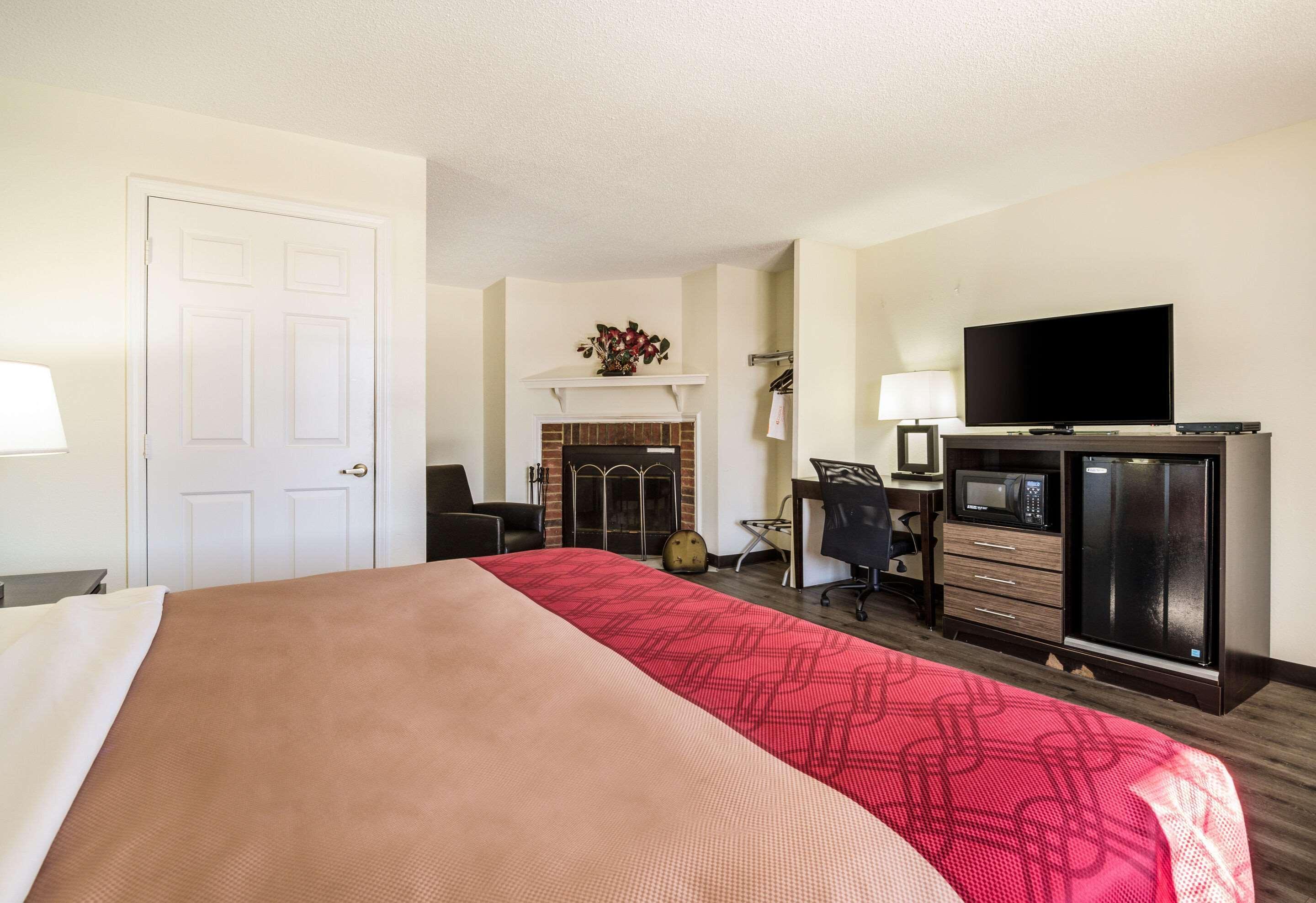Econo Lodge Glade Springs I-81 Bagian luar foto