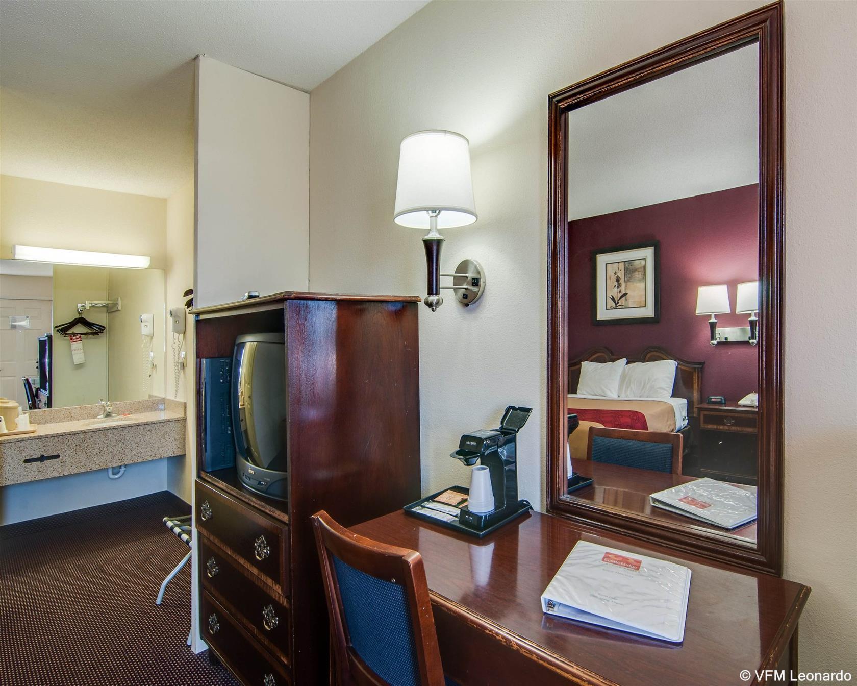 Econo Lodge Glade Springs I-81 Bagian luar foto
