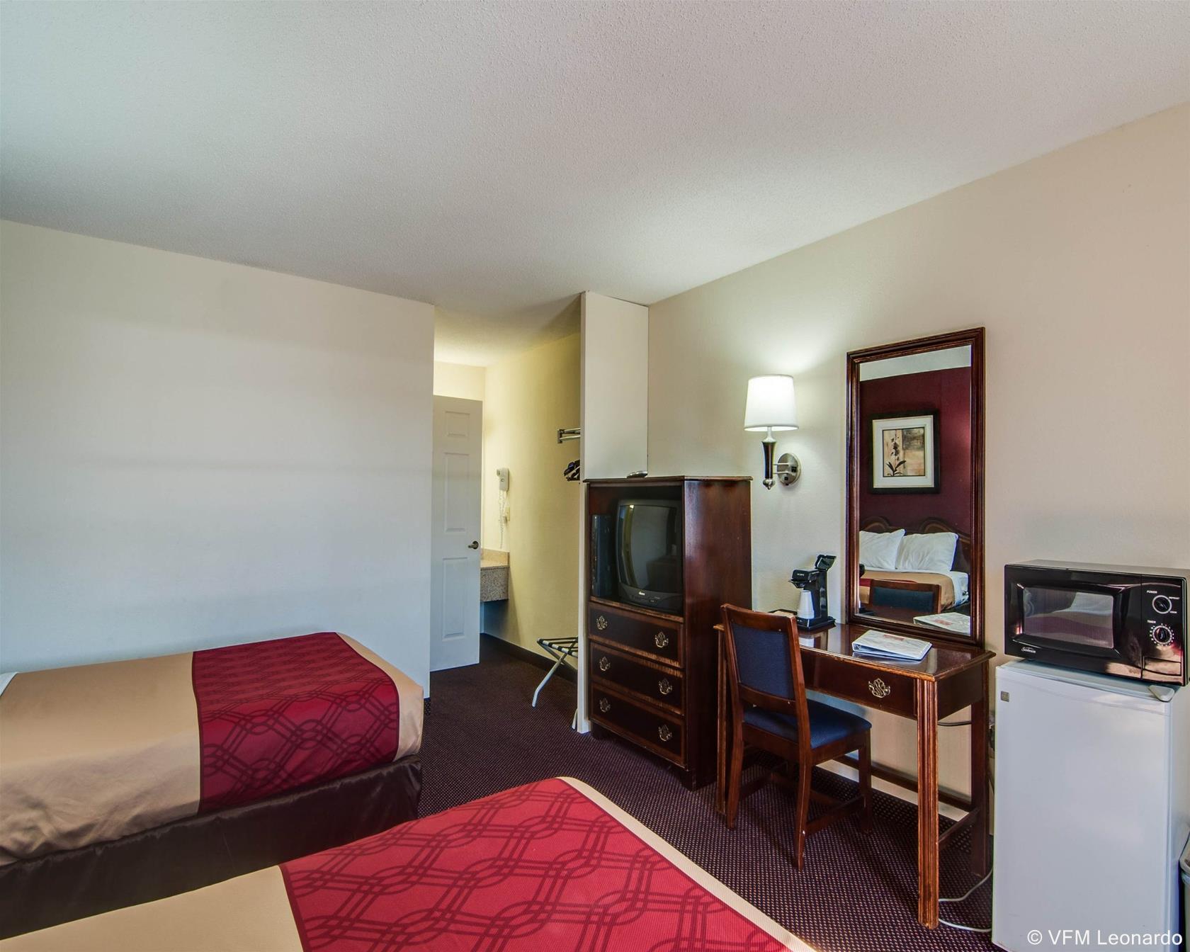 Econo Lodge Glade Springs I-81 Bagian luar foto