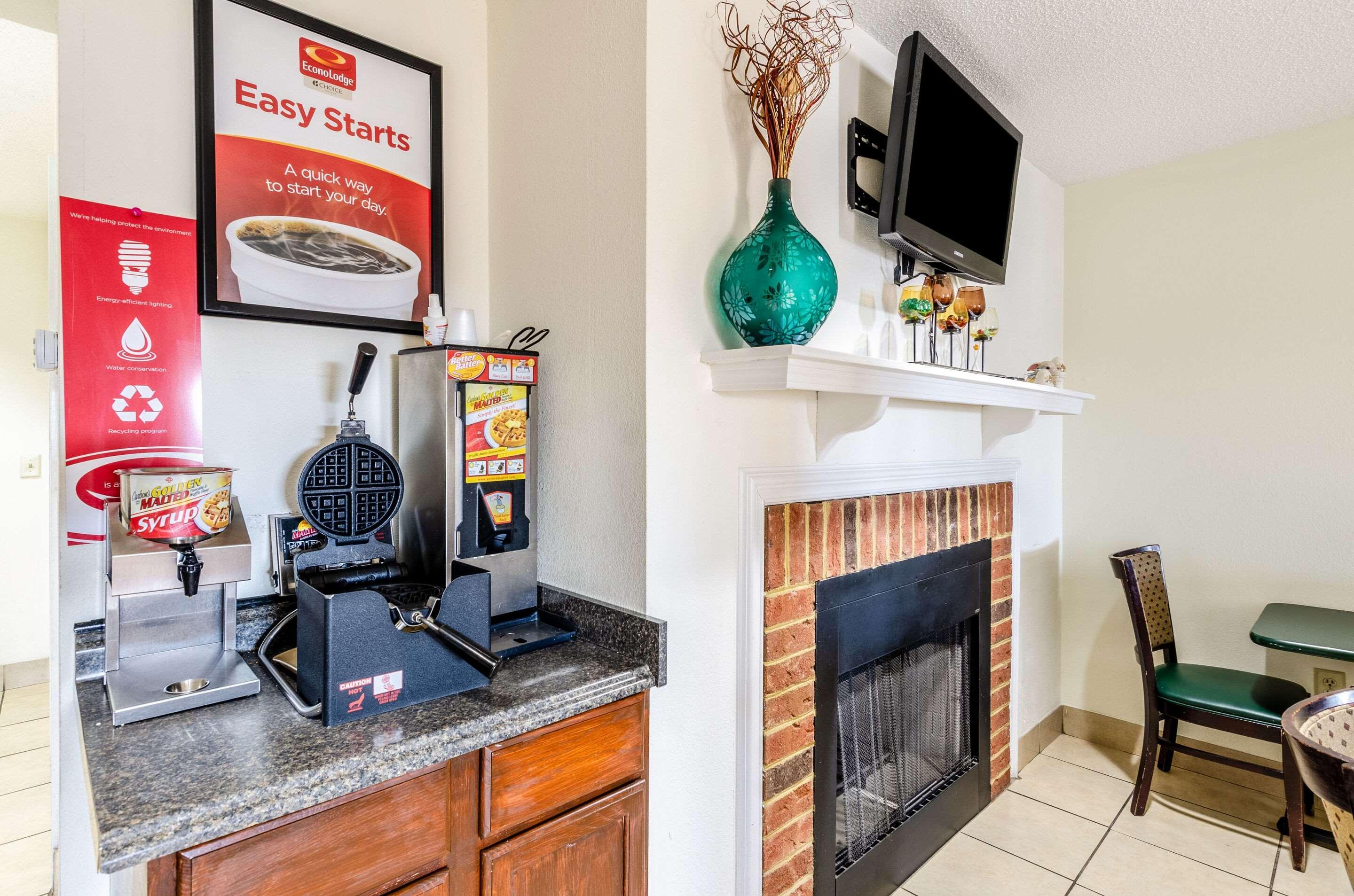 Econo Lodge Glade Springs I-81 Bagian luar foto