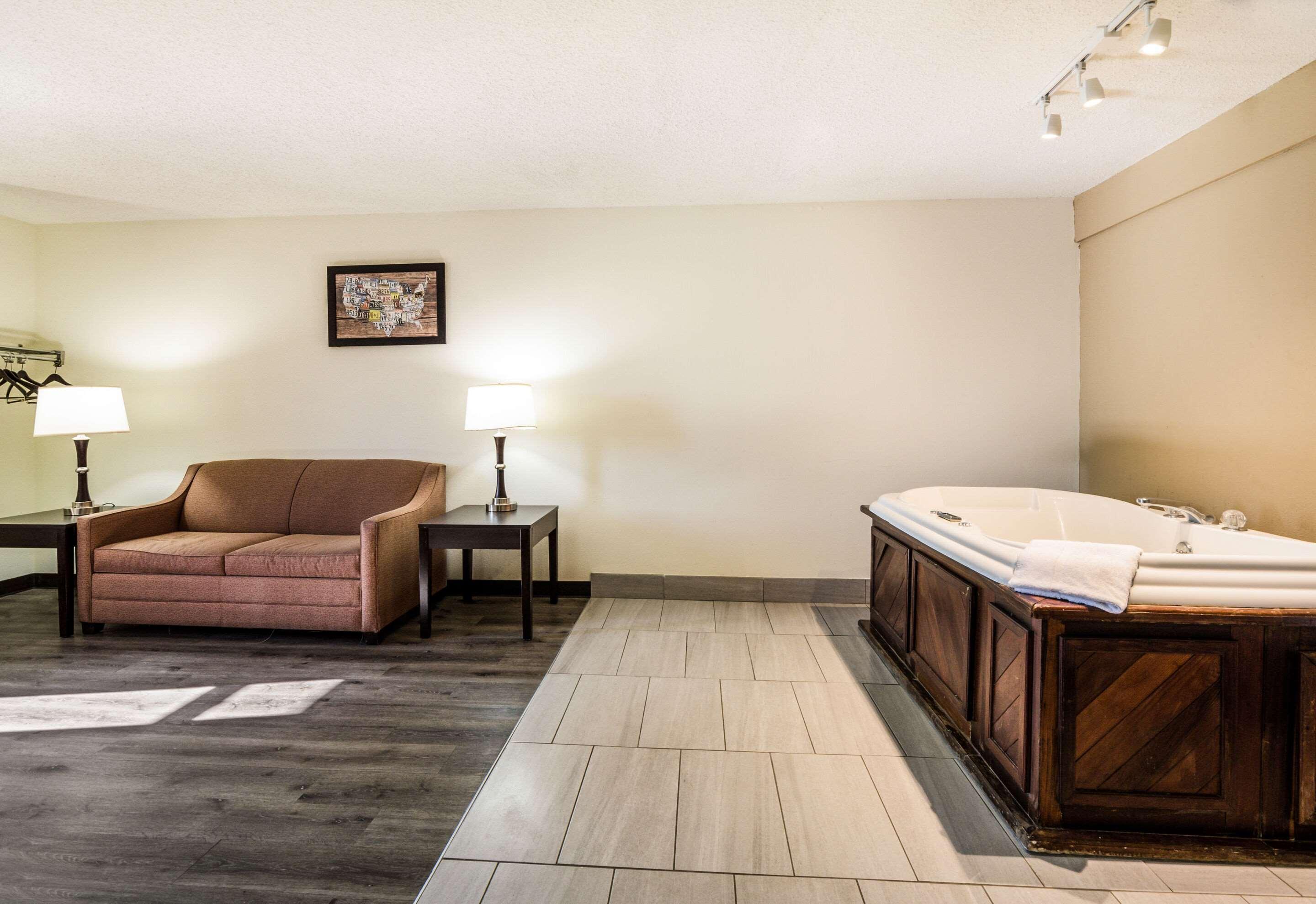 Econo Lodge Glade Springs I-81 Bagian luar foto