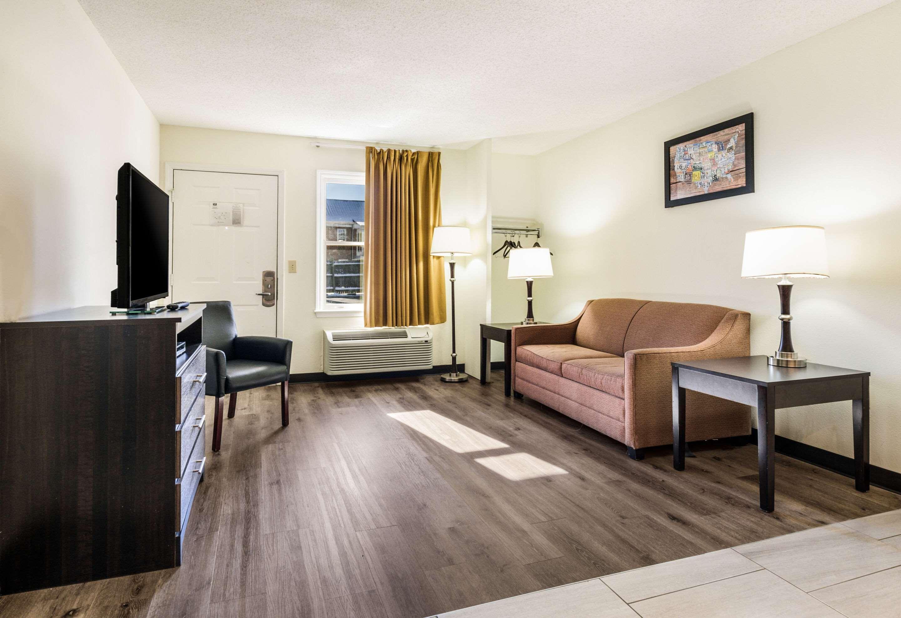 Econo Lodge Glade Springs I-81 Bagian luar foto