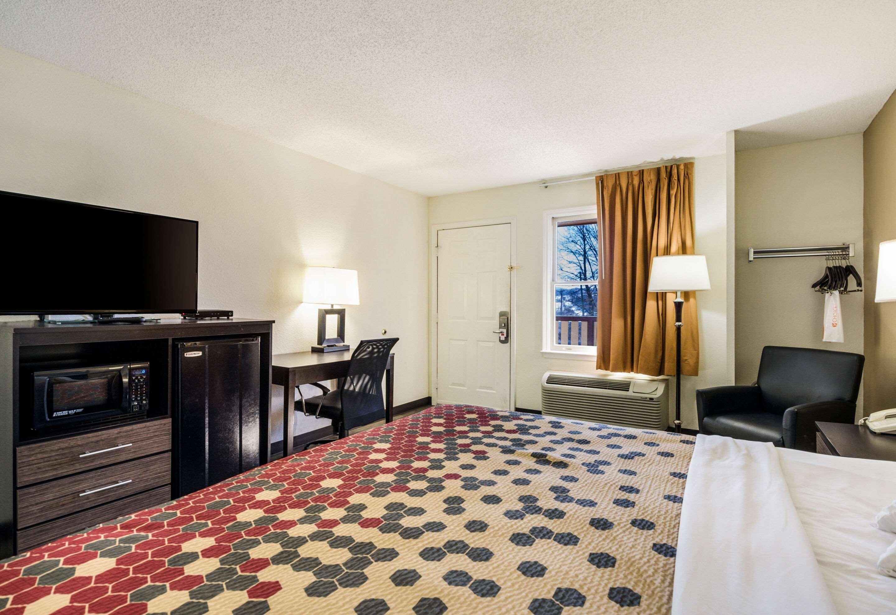 Econo Lodge Glade Springs I-81 Bagian luar foto