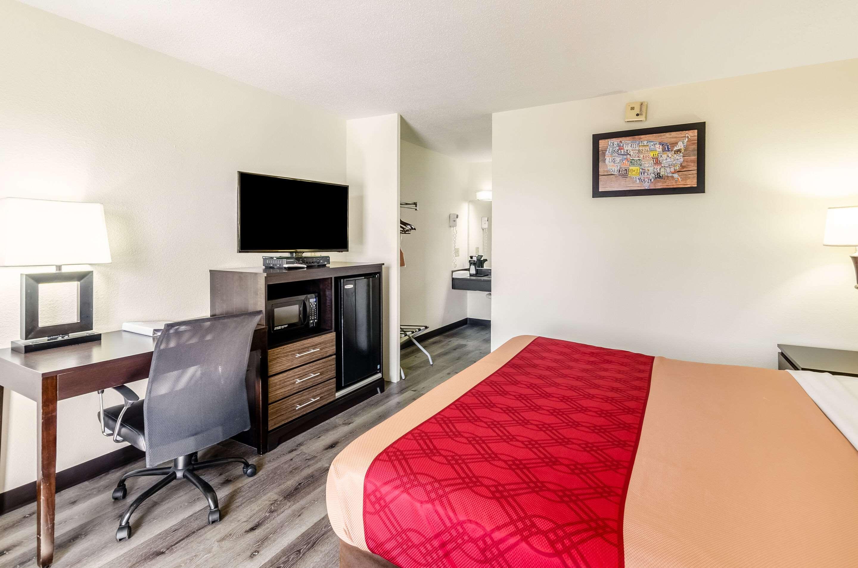 Econo Lodge Glade Springs I-81 Bagian luar foto