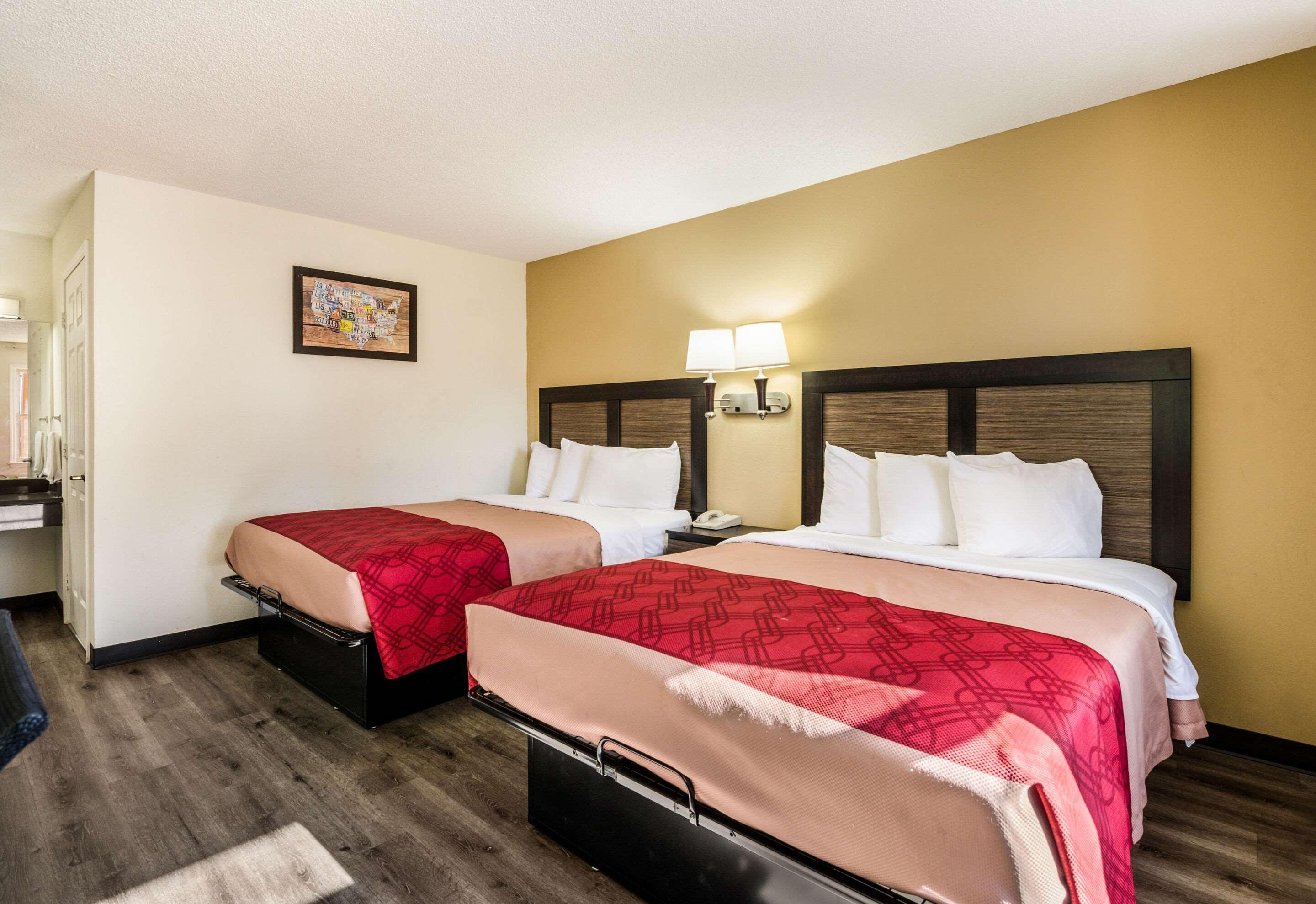 Econo Lodge Glade Springs I-81 Bagian luar foto