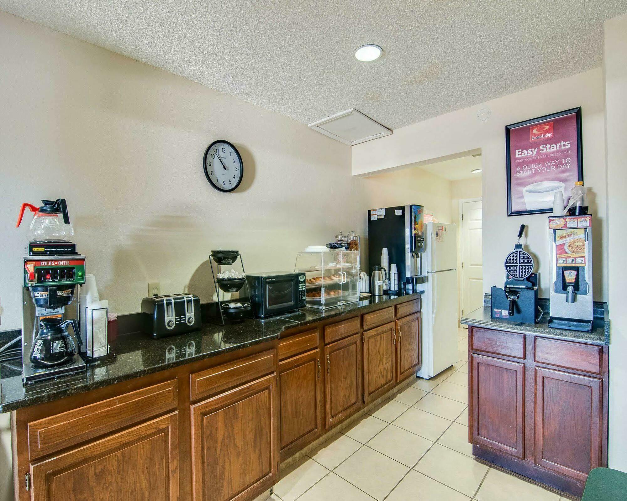 Econo Lodge Glade Springs I-81 Bagian luar foto