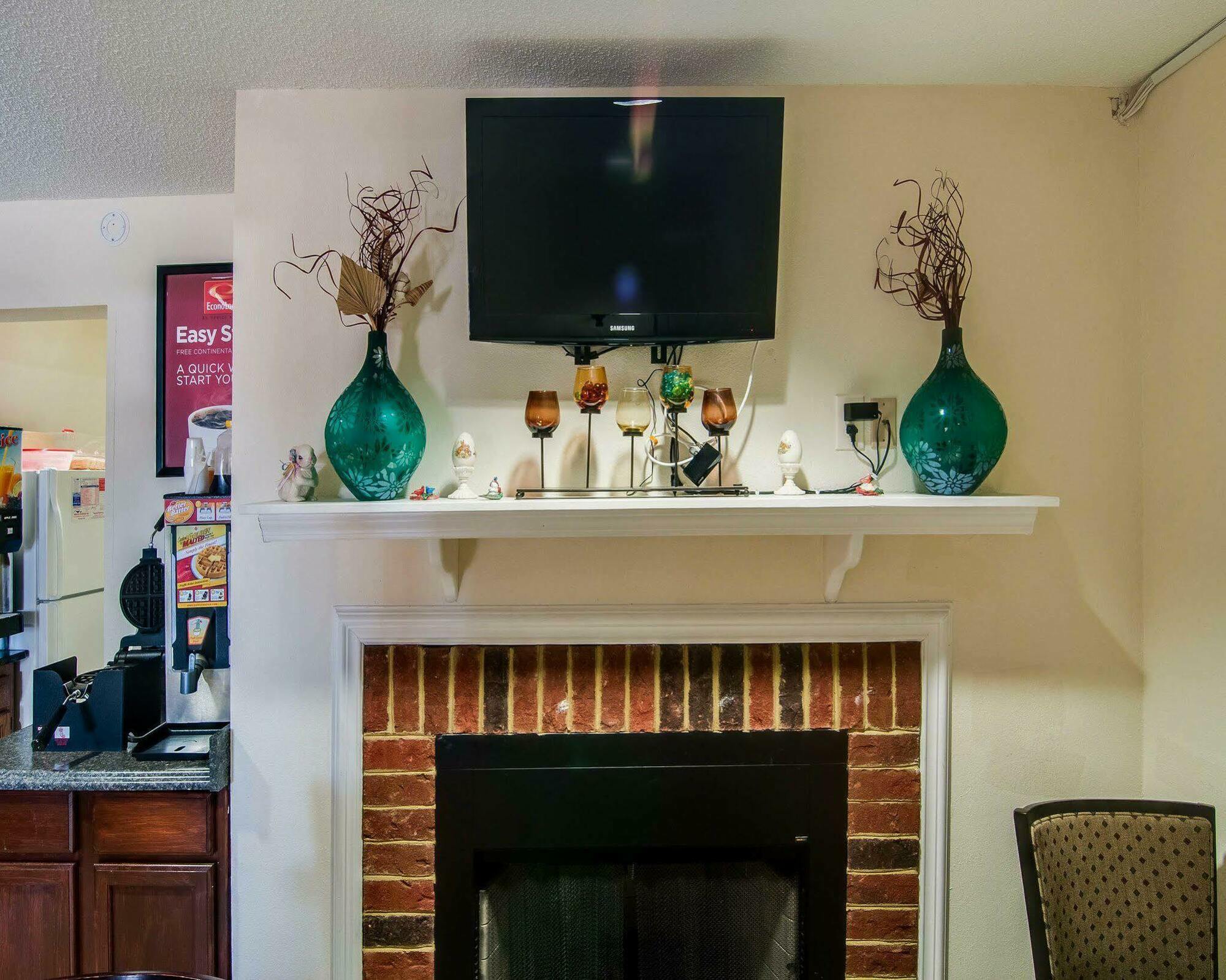 Econo Lodge Glade Springs I-81 Bagian luar foto