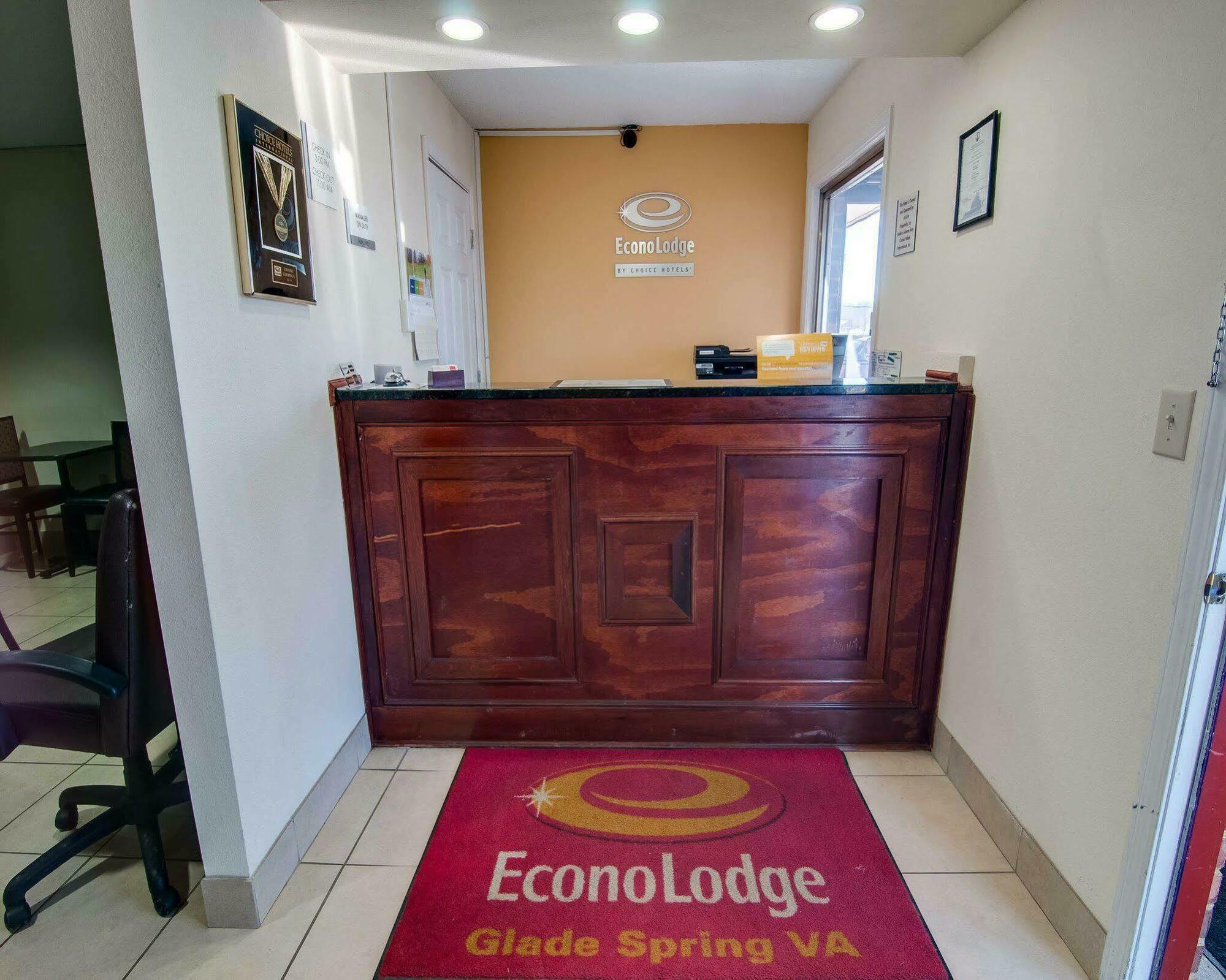 Econo Lodge Glade Springs I-81 Bagian luar foto
